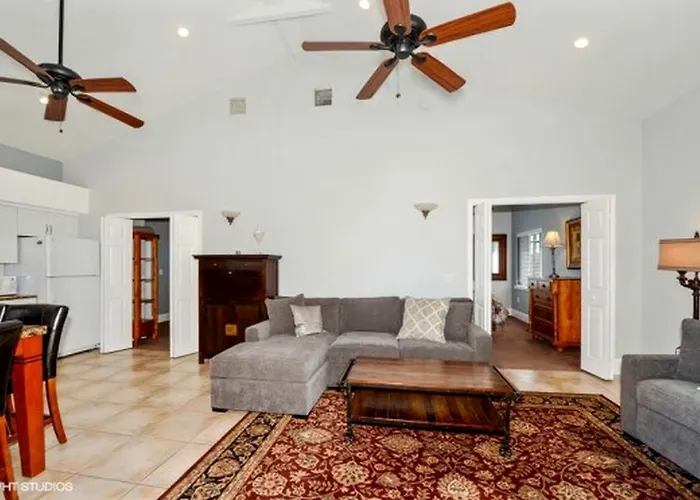 Сasa de vacaciones Luxurious Retreat With Views Of The Gulf Of Mexico In Indian Rocks, Florida